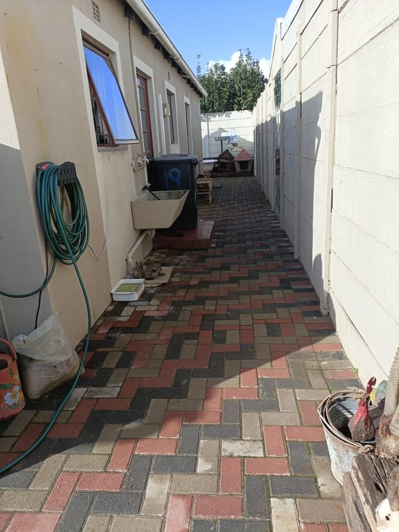 5 Bedroom Property for Sale in Victoria Park Western Cape